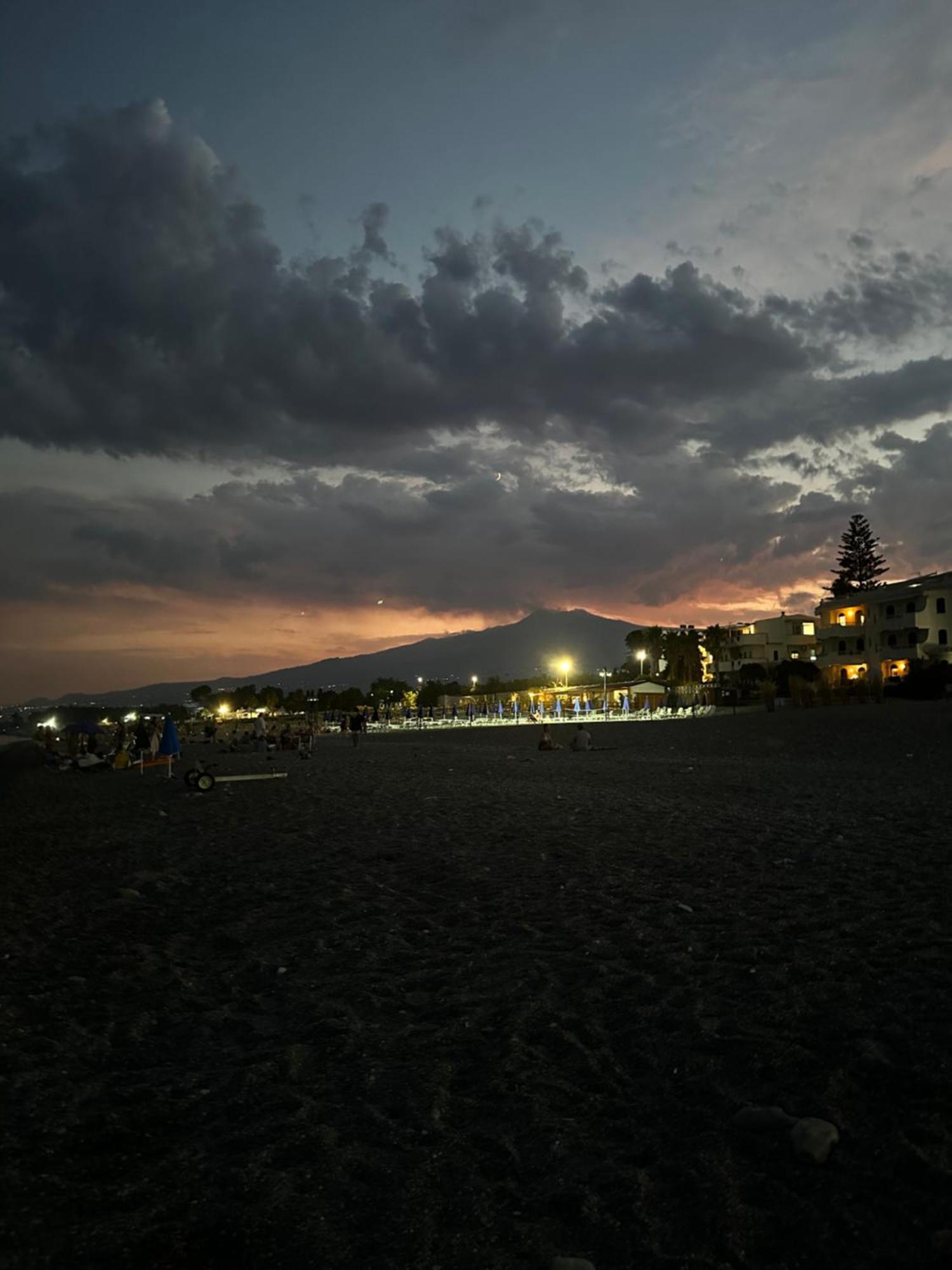 Appartamento I Puritani On The Beach Giardini Naxos Exteriér fotografie